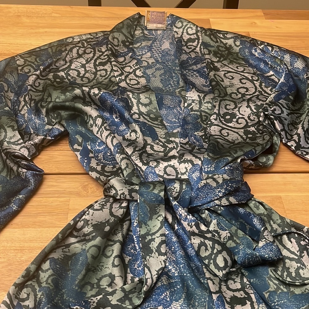 CALIFORNIA DYNASTY Vintage satin robe - Picture 2 of 4